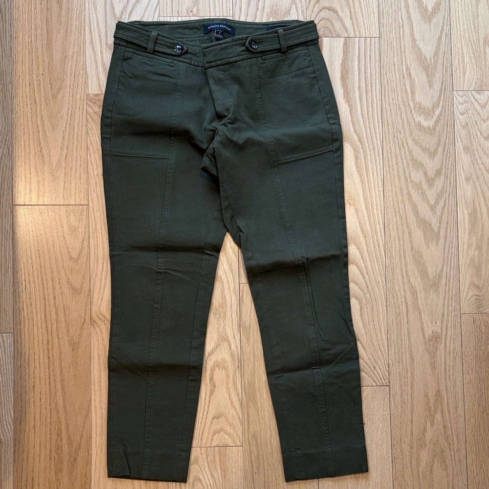 Banana Republic Women's Dark Green Capris